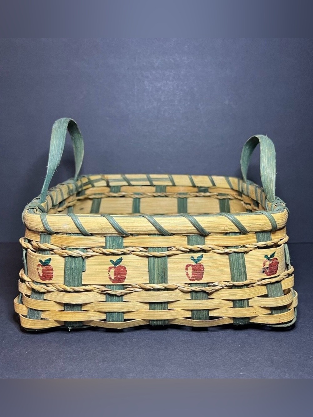 VTG Farmhouse Cottagecore Green & Red Wicker Apple Print Square Basket w Handles